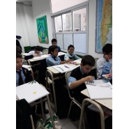 Alumnos de 5to A y B trabajando